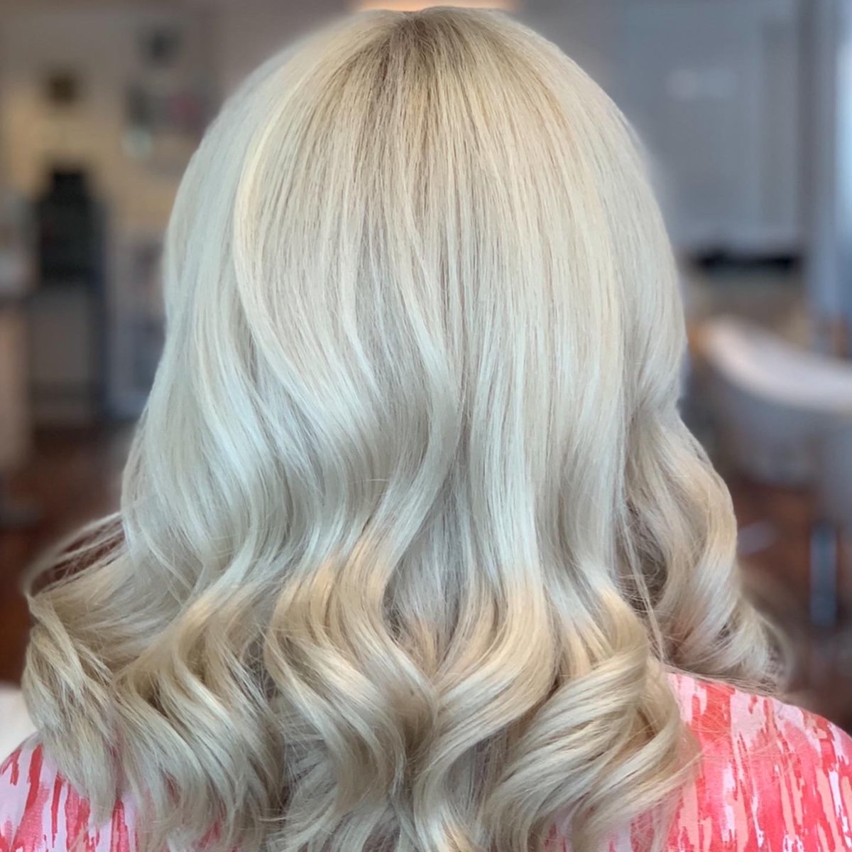 GrandBeautySpa's tweet photo. Blonde 🐚 Bombshell 

Stylist: @hairbycaleev

#blonde #tampahair #thegrandbeautyspa https://t.co/wKn2vYP35z
