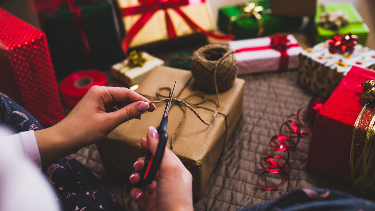 SatelliteFelton's tweet photo. With the entire family #stayinghome, it can be tricky to find the time (and space) to wrap #gifts. Luckily, Satellite Felton is the perfect place to get some #work done &amp; check some of those #holiday chores off your list! Visit our Facebook &amp; Instagram accounts to learn more! https://t.co/ttDcjmqFIN