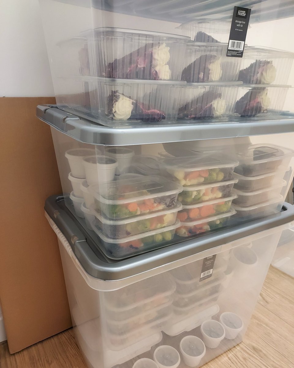 inspirecafehull's tweet photo. On top of our usual orders the cafe also made Christmas dinner for our Caring For Carers group. This was helped by a grant from @soilassociation to encourage communities together through good food. Have a look at our @inspirehull page to see who delivered them today! https://t.co/Sq7tk7HENW