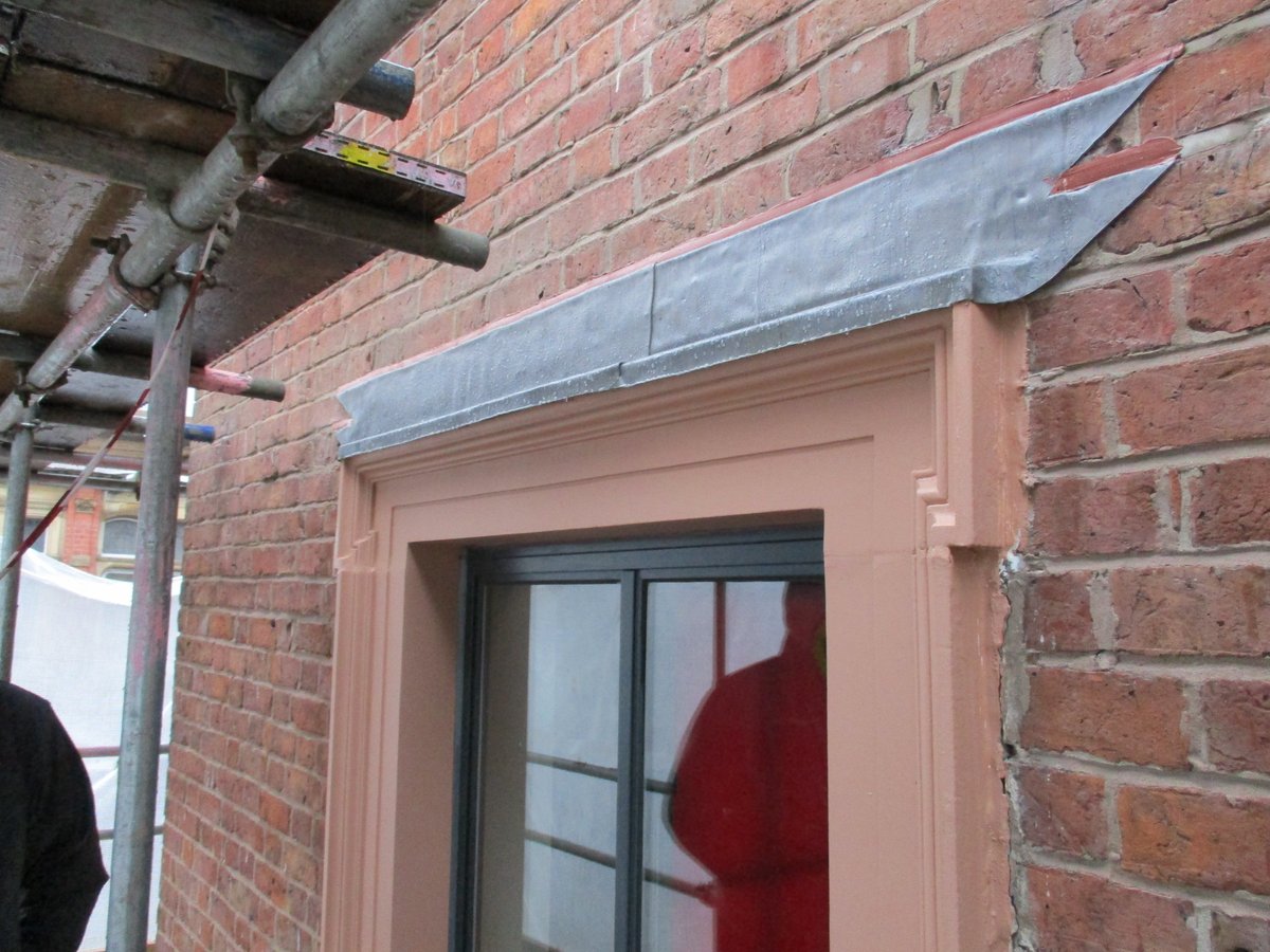 Vantagecon's tweet image. As we near the end of our last full week in the office it’s great to see two of our projects finished up this week. 

The internal refurbishment of the Bounds Building and the external refurbishment of the Smithfield Building. 

Both completed on time and looking fantastic.