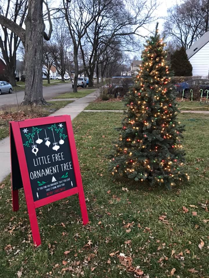 cityofberkley's tweet image. #FridayFeature This week's #ResidentFeature goes to Samantha Keller &amp;amp; family for their Little Free Ornament Tree! If you see their tree and find an ornament you like, you can take it home! You can find the ornament tree on the corner of Buckingham and Oxford!