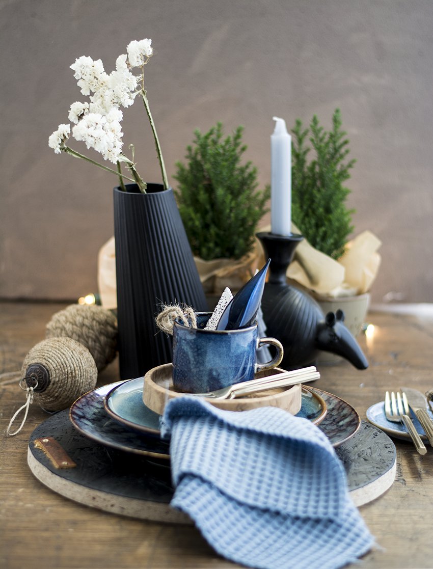 Kersttafel inspiratie in het Blauw...
Nieuwsgierig klik op de link.
#kerst2020 #serviesgoed #kerstmis #decoration #eten
hiptafelen.nl/gedekte-tafel-…