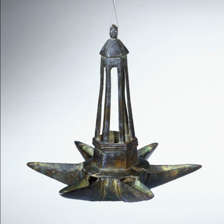 Also noted by Watson are a now-lost (?) lamp from  #Dijon ( #France), one in  #Erfurt Cathedral (Germany) & one held in  @TheJewishMuseum, also originally from  #Germany  #SocAntiquaries 5/