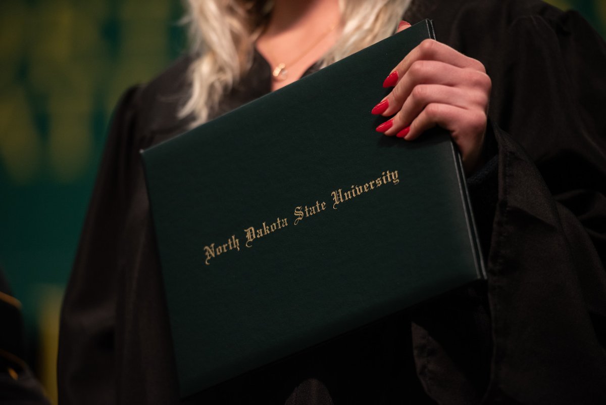 NDSU's tweet photo. We are so proud of your accomplishments, NDSU class of 2020! 🎓🎉

Visit https://t.co/HalzE6jPFl to view our virtual celebration for all NDSU 2020 graduates.

#NDSU2020Grad #NDSU https://t.co/u41ZbIYM0Y