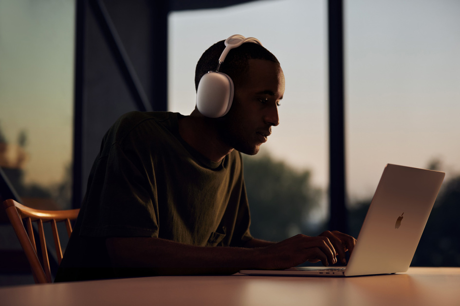 engadget's tweet photo. Apple explains how AirPods Max low-power modes work https://t.co/xo9nMhIJqL https://t.co/lXV2PCnTBv