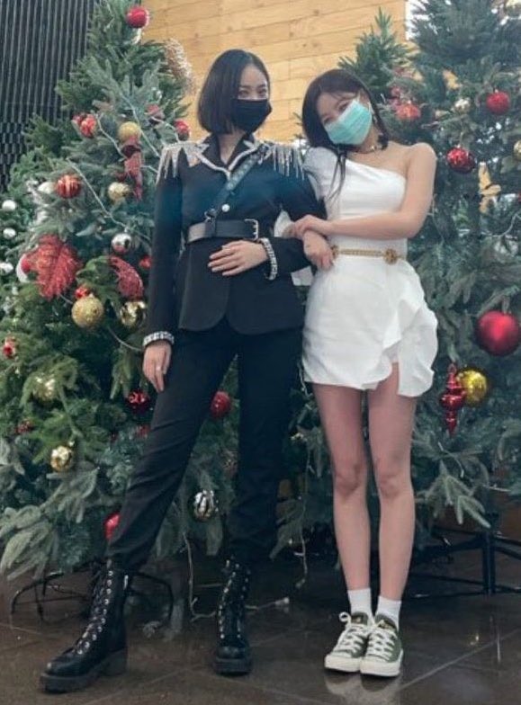 gidlecast's tweet photo. [ UPDATE | 201218 ] 

#SOOJIN and GFRIEND's SinB at the 2020 KBS Gayo Daechukjae. 

@G_I_DLE #GIDLE #여자아이들 https://t.co/javYLxY0Eh