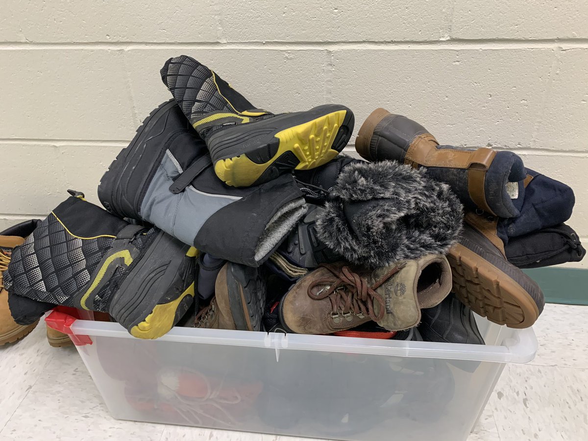 CatherineAPatch's tweet photo. Forgot your boots for science/ recess/ outdoor Physical Education? We got you covered!! @RMSHanover @SAU70Schools #winter #winterinNH #boots https://t.co/8xaTizAFcJ