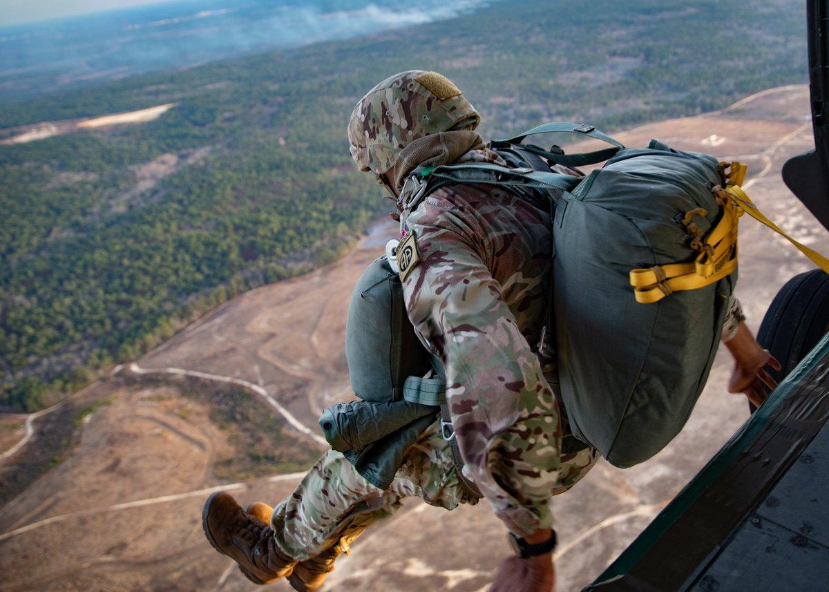 18airbornecorps's tweet photo. Safe landings this weekend, friends. Look out for one another. https://t.co/2xYxnGKtYp