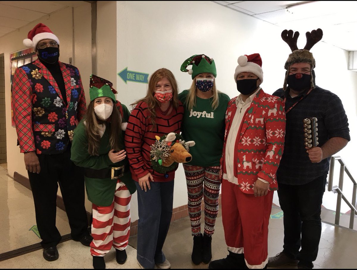 NWSecondaryDISD's tweet photo. Getting festive at Franklin with interim Principal Wilson! @BFMSFalcons @MelodyPaschall1 @DallasISDLeads https://t.co/5r9OneZeAb