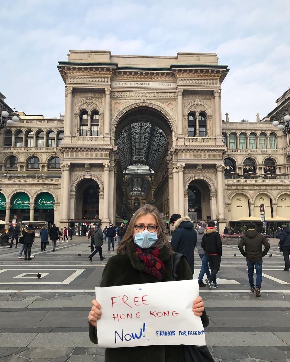 Venzon_Andrea's tweet image. Even when back in my hometown #Milan 🇮🇹, I keep #FridaysForFreedom going!🔥

Today, I sent a message to the whole world: we must #StandWithHongKong &amp;amp; all other #Freedom struggles 🇭🇰🇻🇪🇹🇭🇧🇾!

… and I was not alone: my mother is supporting the cause too! 🙃

now.world/freedom