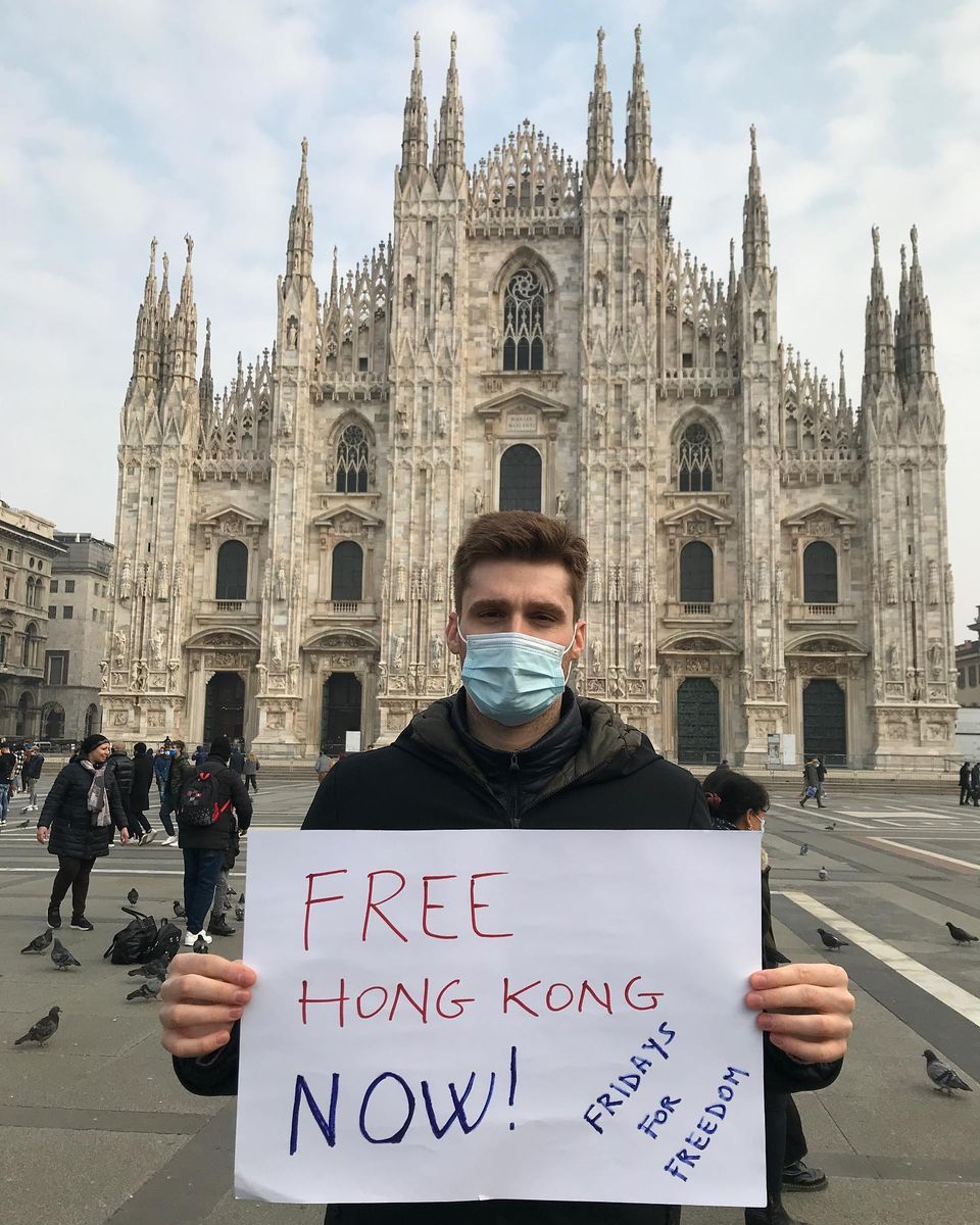 Venzon_Andrea's tweet image. Even when back in my hometown #Milan 🇮🇹, I keep #FridaysForFreedom going!🔥

Today, I sent a message to the whole world: we must #StandWithHongKong &amp;amp; all other #Freedom struggles 🇭🇰🇻🇪🇹🇭🇧🇾!

… and I was not alone: my mother is supporting the cause too! 🙃

now.world/freedom