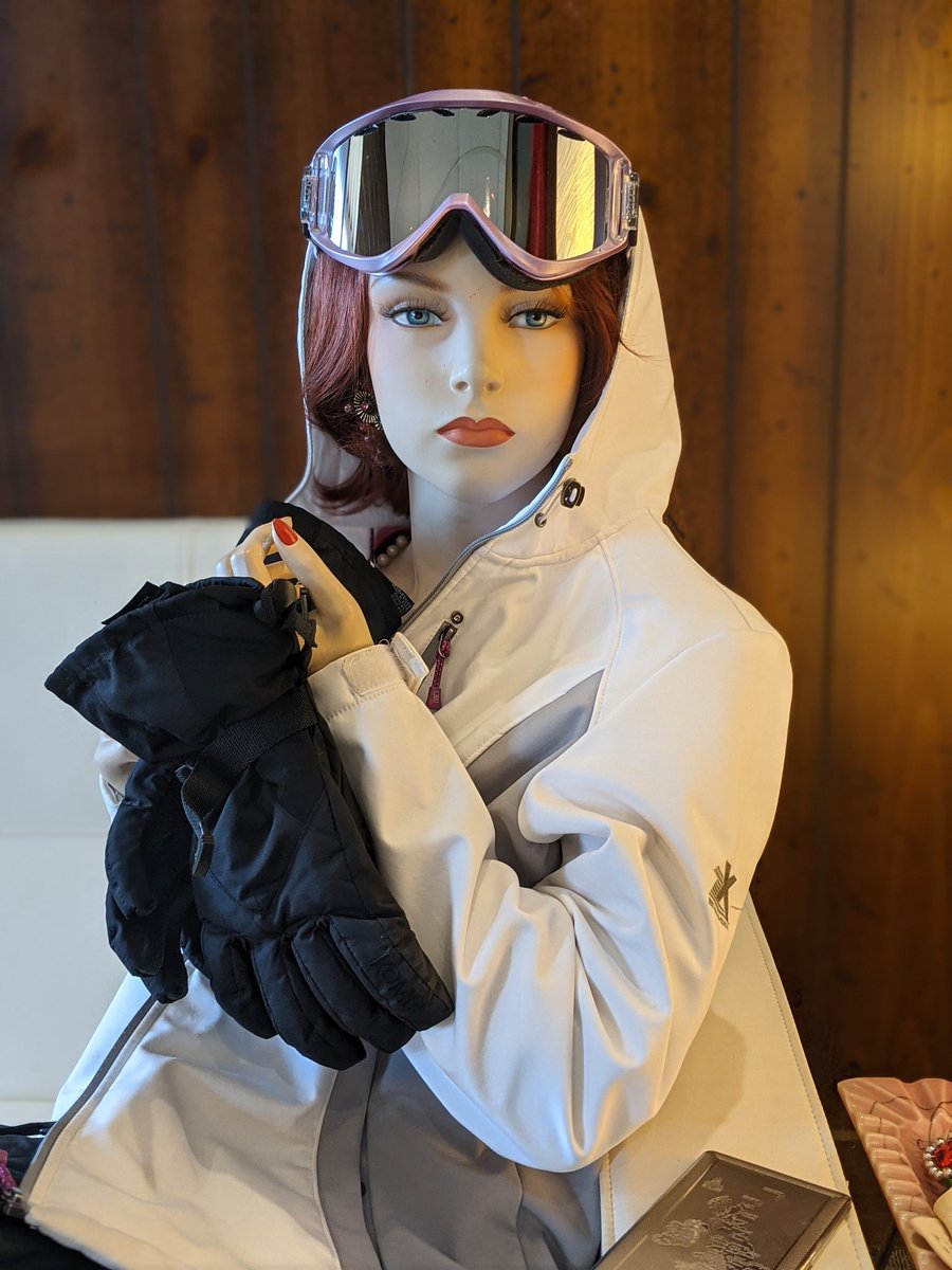 cuecreativetx's tweet photo. I'm ready for the holiday week. If you need me, I'll be on the slopes. - Freda

#Freda #FredaFriday #skibunny #slopestyle #snowday #ski #snowboarding #snuggler https://t.co/FRQLgJUT5L