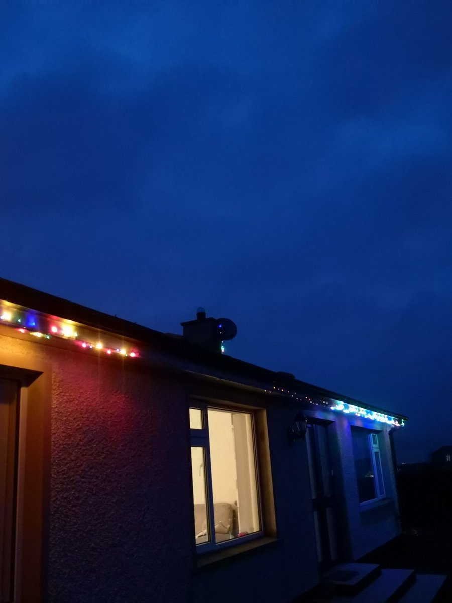 graham7772's tweet photo. Worst lights ever, this is the 2nd set of 3 boxes bought from @BandQ Don't buy. https://t.co/8T3Au6bRta