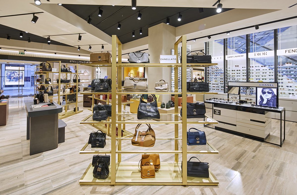 Rinascente's tweet photo. Qualcuno ha detto #pelletteria e #borse? 👜
Lo store #RinascenteFirenze ti aspetta! All’interno marchi internazionali, proposte sul craft e per il #reopening tanti #TemporaryStore dei migliori brand.
Questo e molto di più in store o su https://t.co/h3YrahIS3k!
#GroundFloorFirenze https://t.co/tgWDx6AOFe