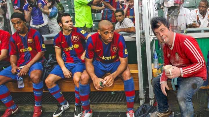 adam_sufc's tweet image. “Alright lads. Just sittin here havin a brew, baby” @bootlegger1974 😂 😂