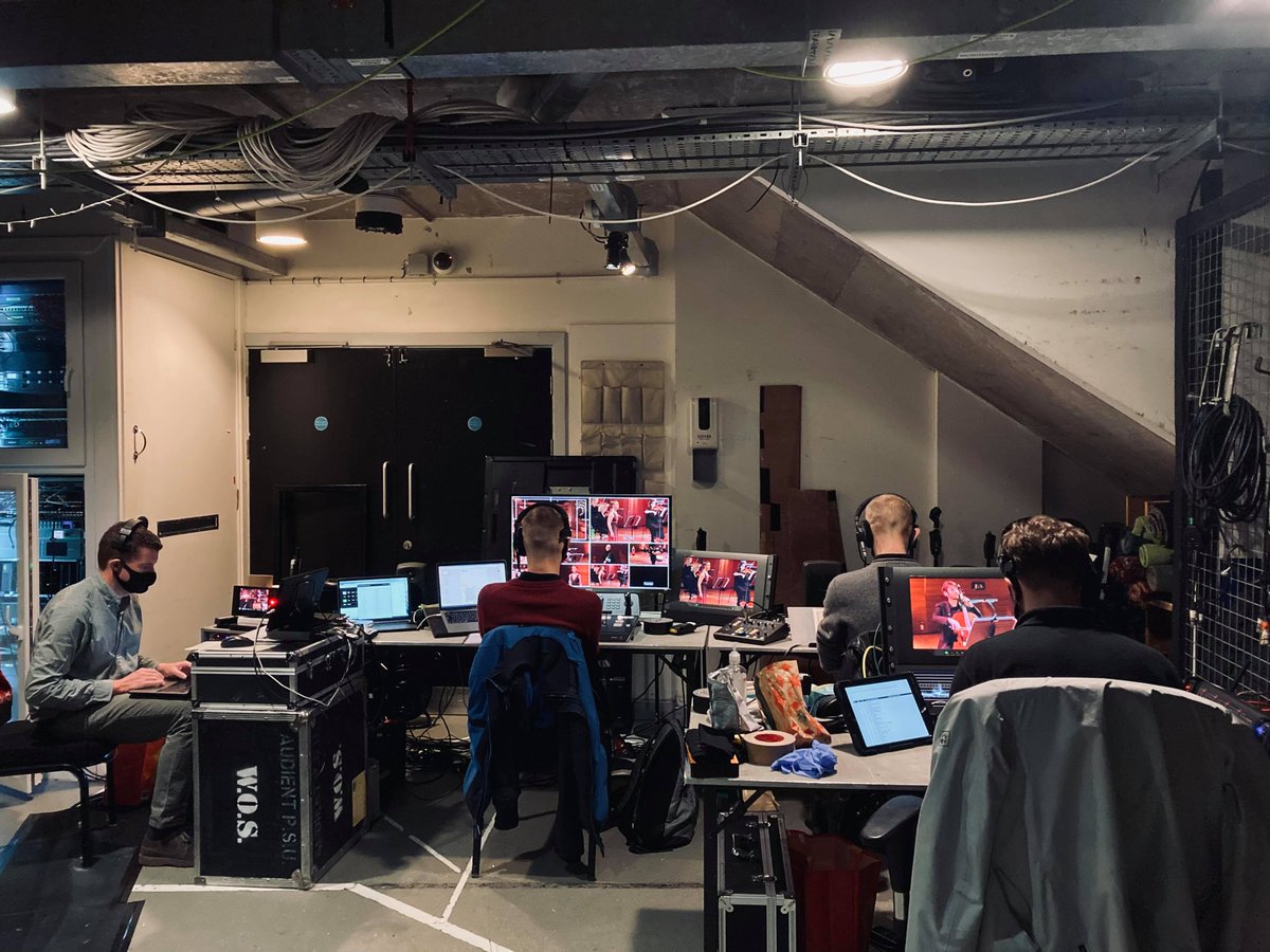 That's a wrap! 

We've had a great time @HorsecrossPerth for our final recording of 2020 🥳

A huge thank you to the incredible <a href="/Whelanpp/">Peter Whelan</a> &amp; <a href="/katieemilybray/">Katie Bray</a> for joining us this week and <a href="/stagecasters/">Stagecast</a> <a href="/WorldofSoundUK/">World of Sound</a> &amp; <a href="/LunasGary/">Gary Ebdy</a> for making us look and sound 👌

To be continuo'd 😎