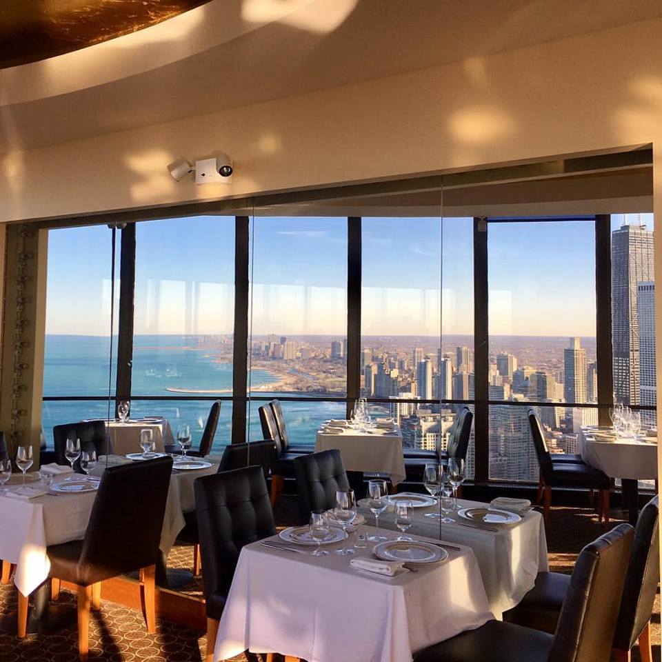 You're going to want the window seat 🌇
•
•
•
•
•
#ChicagoFood #ChiGourmet #ChicagoToDoList #ChicagoFoodMag #ChicagoFoodScene #ChicagoFoodGuide