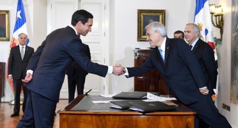 Cada vez que escuches de Juan Carlos Jobet, recuerda que como presidente de AFP Capital, despilfarró 80 millones de los ahorrantes, en una fiesta de lujo en Cancún. Este no es el gobierno de los mejores, es el gobierno de los sinvergüenzas y delincuentes. 
#CambioDeGabinete