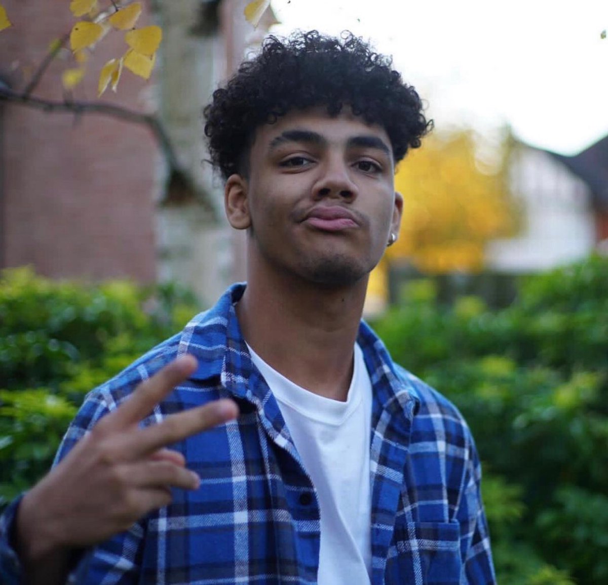 prioritydaily's tweet photo. Kaci Brookz, 17 years old. he was born on September 29th. he is a libra. tracksuits are EVERYTHING. his favorite movie is Hitch. his celebrity crush, Zendaya. Will Smith, Jamie Foxx and Spider-Man are his idols. single! #newpriority https://t.co/eVdiUnmiz9