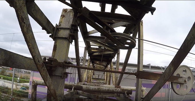 Here is the beauty – it is poor, but the structure is oversized. Look at the structure behind. Once this held wires for the cross-over, but has been moved. So now it is lightly loaded for it’s size. (8/9).