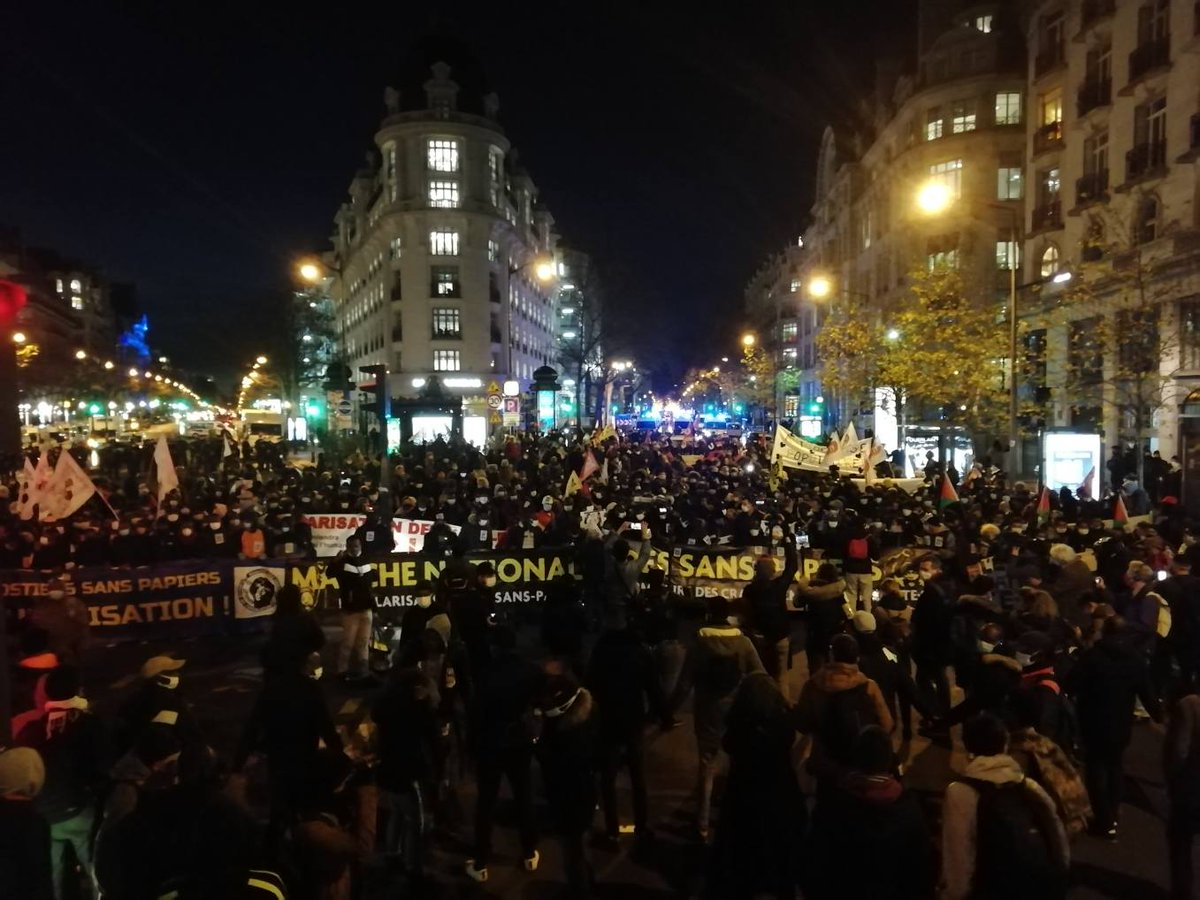MSolidarites's tweet photo. Pour la régularisation de tou.te.s les sans-papiers
Pour un logement pour tou.te.s
Pour la fermeture des CRA.
✊🏿✊🏽✊🏾✊✊🏻 https://t.co/EPoUTNPPSJ