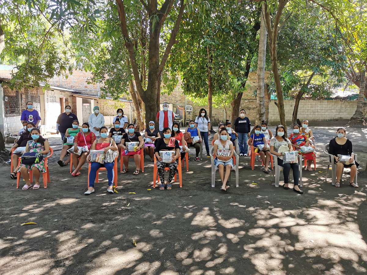 ACCD_SV's tweet photo. Agradecemos a Centro de Apoyo de Lactancia Materna (CALMA) por el donativo de 30 paquetes alimenticios, que son de beneficio para las mujeres embarazadas de San Luis La Herradura. Además, les entregamos un frasco de multivitaminas para la nutrición del bebé y la madre. https://t.co/kd6ZhwX1BQ