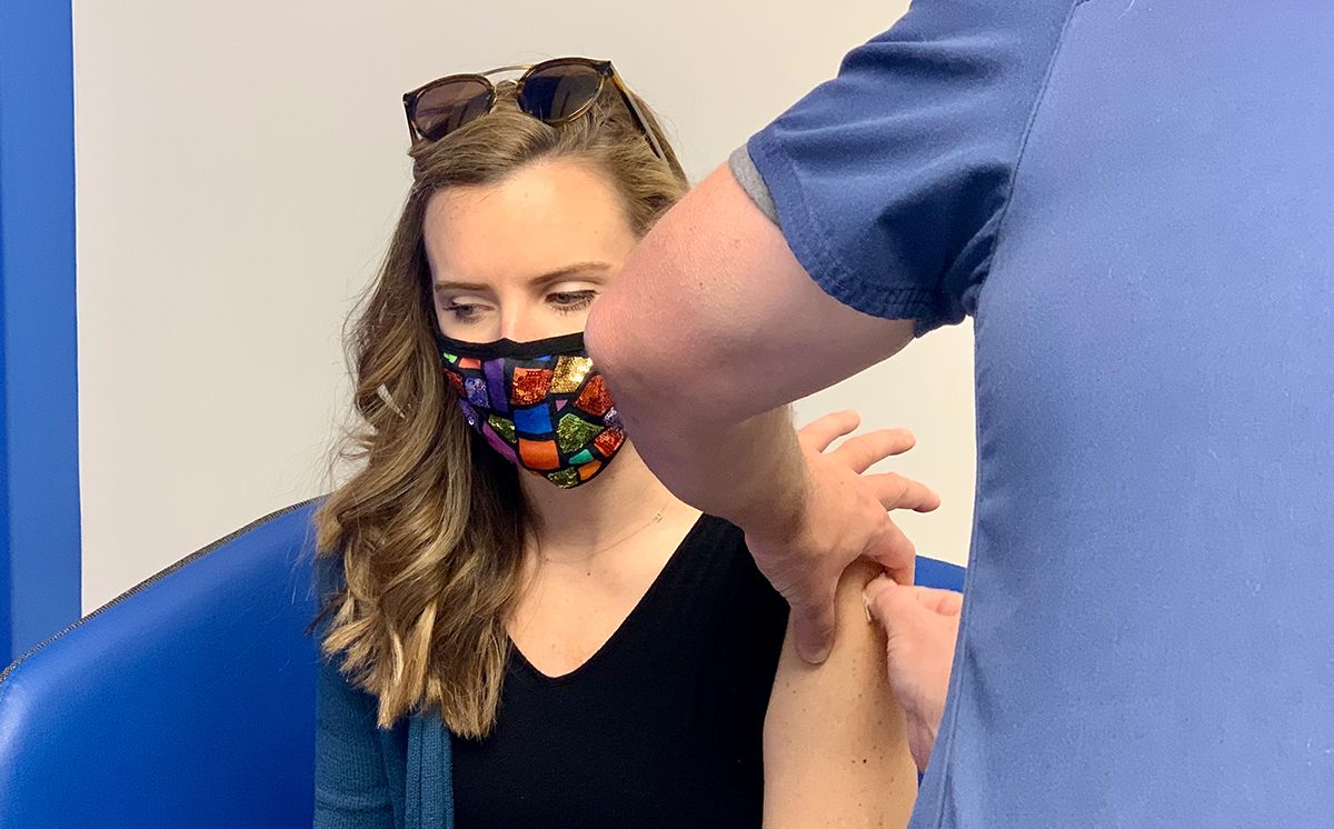 dollychildrens's tweet photo. East Tennessee Children's Hospital front-line healthcare workers continue to receive the new COVID-19 vaccine on Day 2 of immunizations. #WeGetKids https://t.co/XOktvDiptu