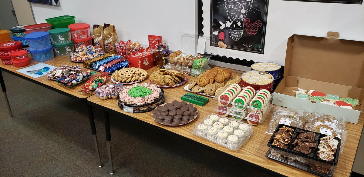 A magnificent cookie spread from our wonderful parents! Thanks to Angela for creating it!
