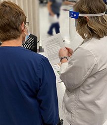 KUPharmacy's tweet image. KU School of Pharmacy Pharm.D. students have worked throughout the pandemic and are now helping Kansas healthcare workers administer the COVID vaccine. We are proud of their professionalism and confident that the future of Kansas pharmacy is in good hands. #service