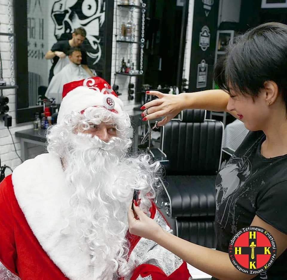 JostKoko's tweet photo. Countdown to Christmas (6)

Bapa Pengasih...
Bantulah kami mengingat kelahiran Yesus spy kami dapat mengambil bagian dlm nyanyian para Malaikat, kegembiraan para gembala &amp; pujian para Majus...

Tutuplah pintu kebencian &amp; bukalah pintu cinta kasih di seluruh dunia.... https://t.co/JUCpzRgdcN