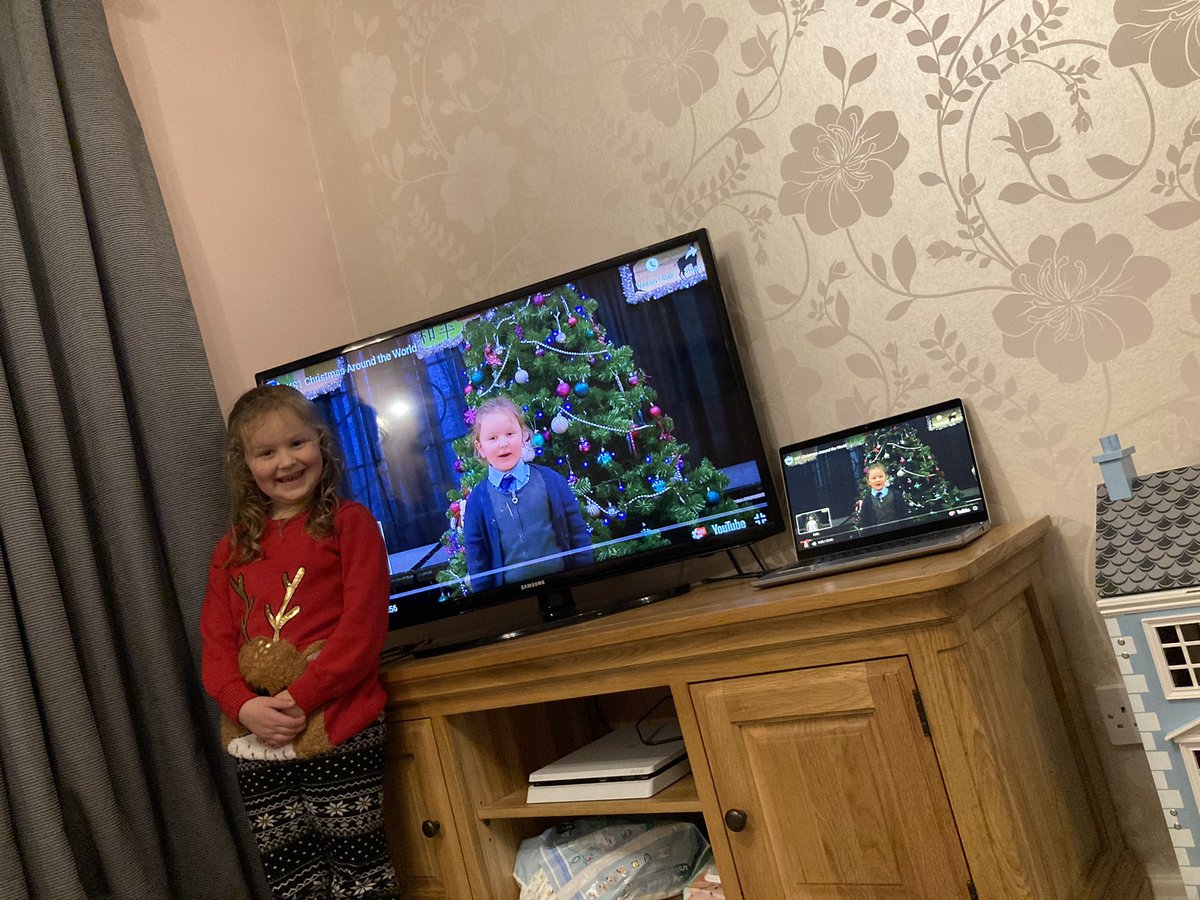 AmyRobsonF_S's tweet photo. We’ve had a great time watching Nativity 2020-style. Well done to all of the staff and children for a fab job! @orrellstjames @OSJ_Y1G https://t.co/oPio5c8Zkp