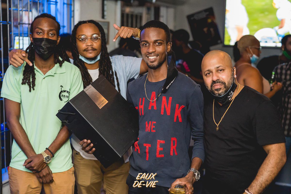 imDanger_Russ's tweet photo. Congratulations to @Philip4King! 🎉🍾🏆 He is now the proud owner of the most prestigious Hennessy! #RichardHennessy named after the founding father! Specials thanks to #EauxDeVie #6MIX #RBM 🎉 https://t.co/oUlQT3nVE6