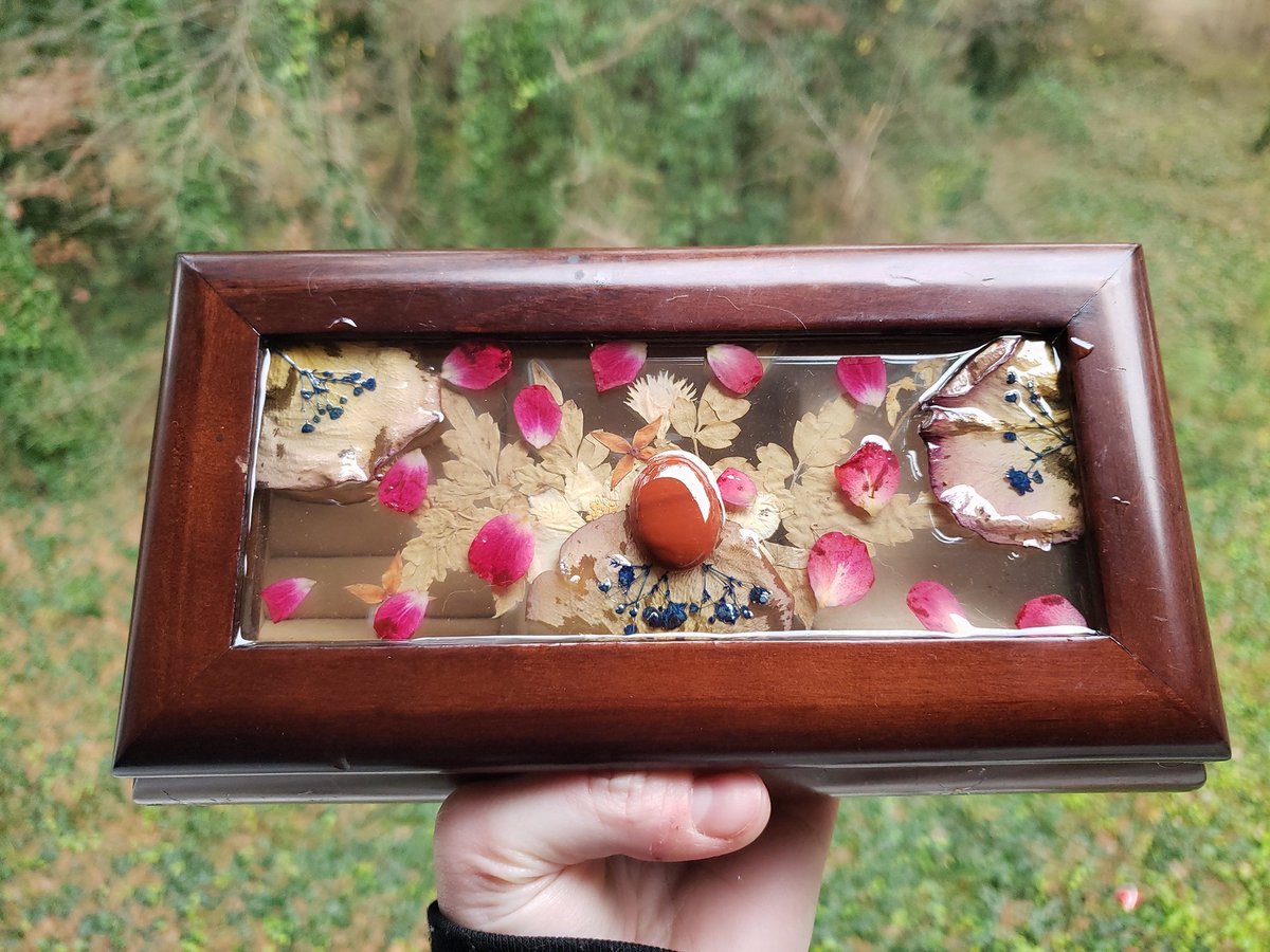 AcryptidA's tweet image. hi i just want yall 2 see these beauties again tbh 😍🖤

Tell me your favorite &amp;amp; I'll give you a fun fact about the piece!!! 💕