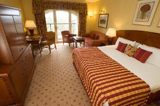 golfingwales's tweet image. ⭐️CHRISTMAS COMPETITION ⭐️

Win a fantastic golf break for 4 people to the 5⭐️Celtic Manor Resort 👍

Prize includes:

⭐️3 Nights Dinner, B&amp;amp;B for 4 people
⭐️Green Fees for all 3 courses 

TO #WIN:
&amp;gt; FOLLOW US, LIKE &amp;amp; RT
&amp;gt; COMMENT ‘YES PLEASE’

#GolfingWales #Wales #Golf