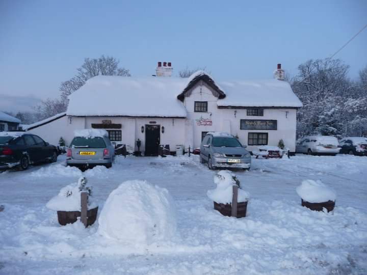 snapandgo222's tweet photo. The festive period 10 years ago, will we get a white dusting this #christmas # whitechristmas @ScotchPiper2018 #lydiate #Sefton #snow #weather #Noel2020 #StaySafe https://t.co/9vCP49YZ4x