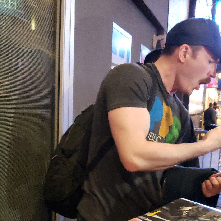 Chris Evans’ huge hand, very important thread