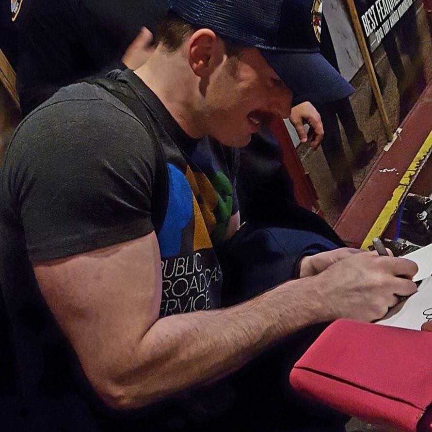 Chris Evans’ huge hand, very important thread