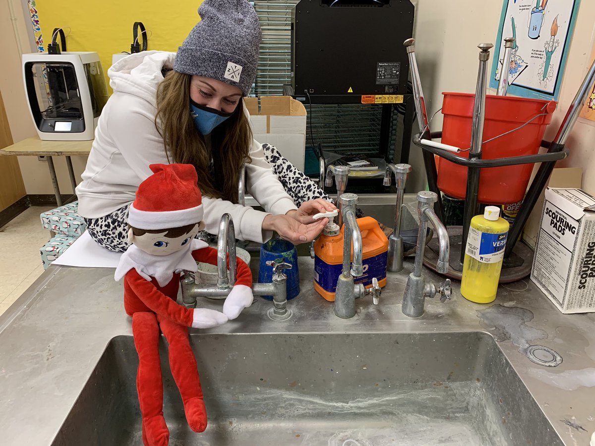 mschachtel13's tweet photo. Looks like #edtechelf is making his rounds with some of our amazing afternoon specials! Washing his hands, playing some music, and holding up one of the pins!?! @ARTwithWoodruff @CarderPEnotGym #hilltopperstech #elfontheshelf https://t.co/EMjxSDehGf