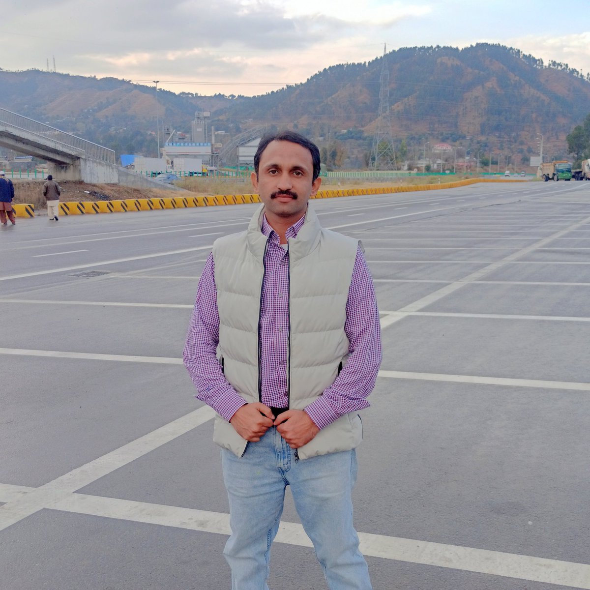 Ehsankhar's tweet photo. #NewProfilePic https://t.co/bsCvJjGg0x