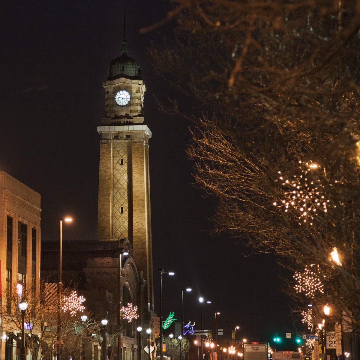 WestSideMarket's tweet photo. Feeling festive ❄️ Shop the Market this weekend and pop in some of the amazing small businesses in our neighborhood for that last-minute shopping, special dinner takeout, or maybe a growler of local 🍺. https://t.co/kYdiWr1Xwi