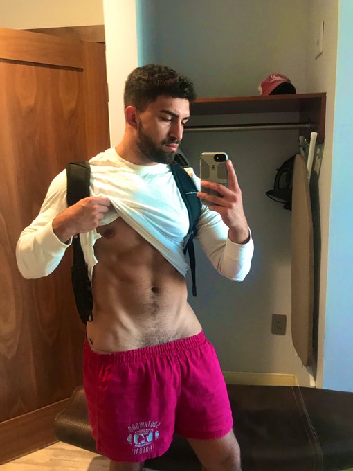 RT if you wanna deepthroat me  😈😈😈 https://t.co/RlE1E9XXl6