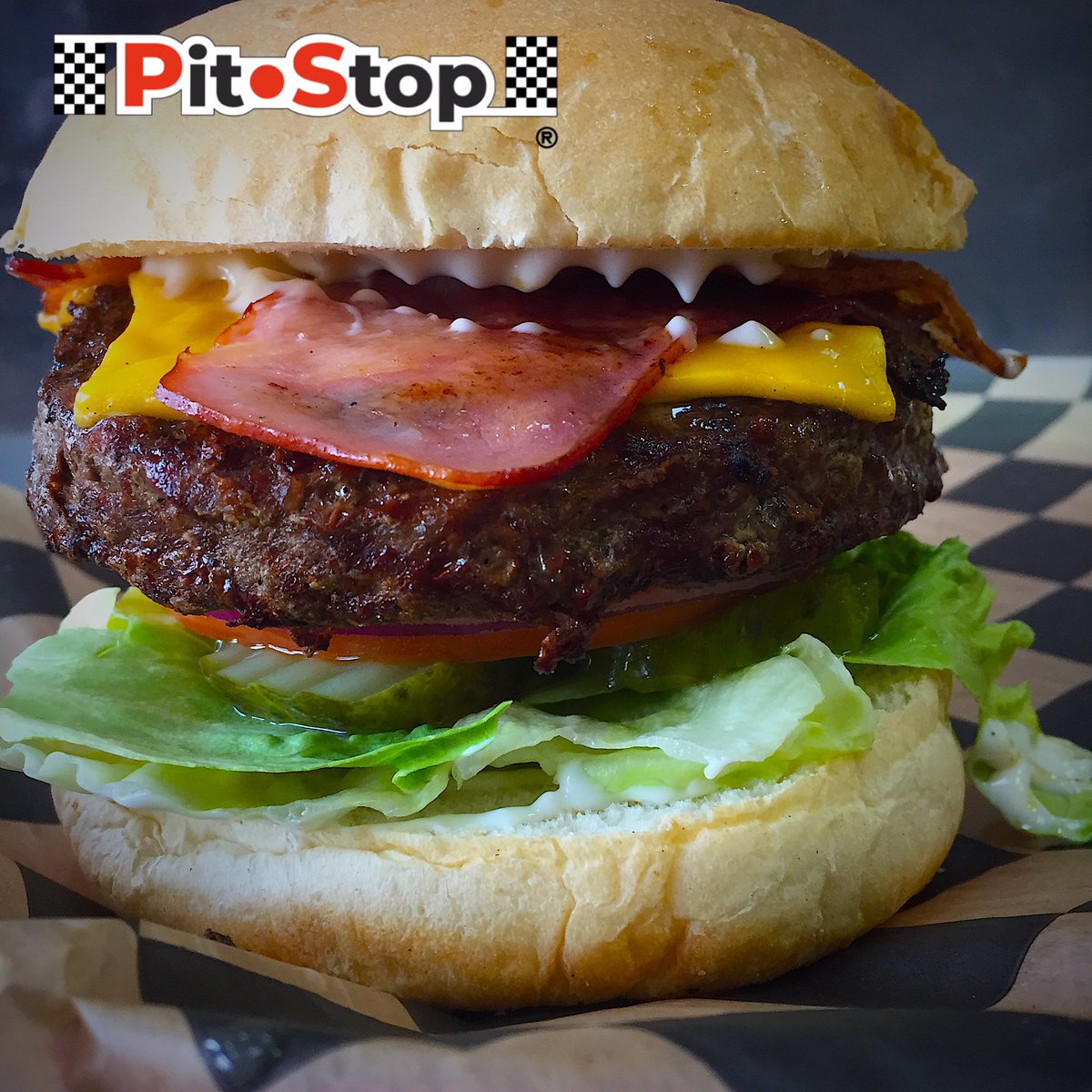 Pizzaypollo's tweet photo. Hamburguesa 🍔 Austin, 225g de pura carne a la parrilla, cheddar, tocino, pepinillo, lechuga 🥬 tomate 🍅, las mejores hamburguesas 🍔 están en #pitstoppizzaypollo 🏁🏁🏁 #hamburguesas #hamburguesa #hamburguesasalaparrilla #machali #rapidoysabroso https://t.co/b3dXLHfLBJ