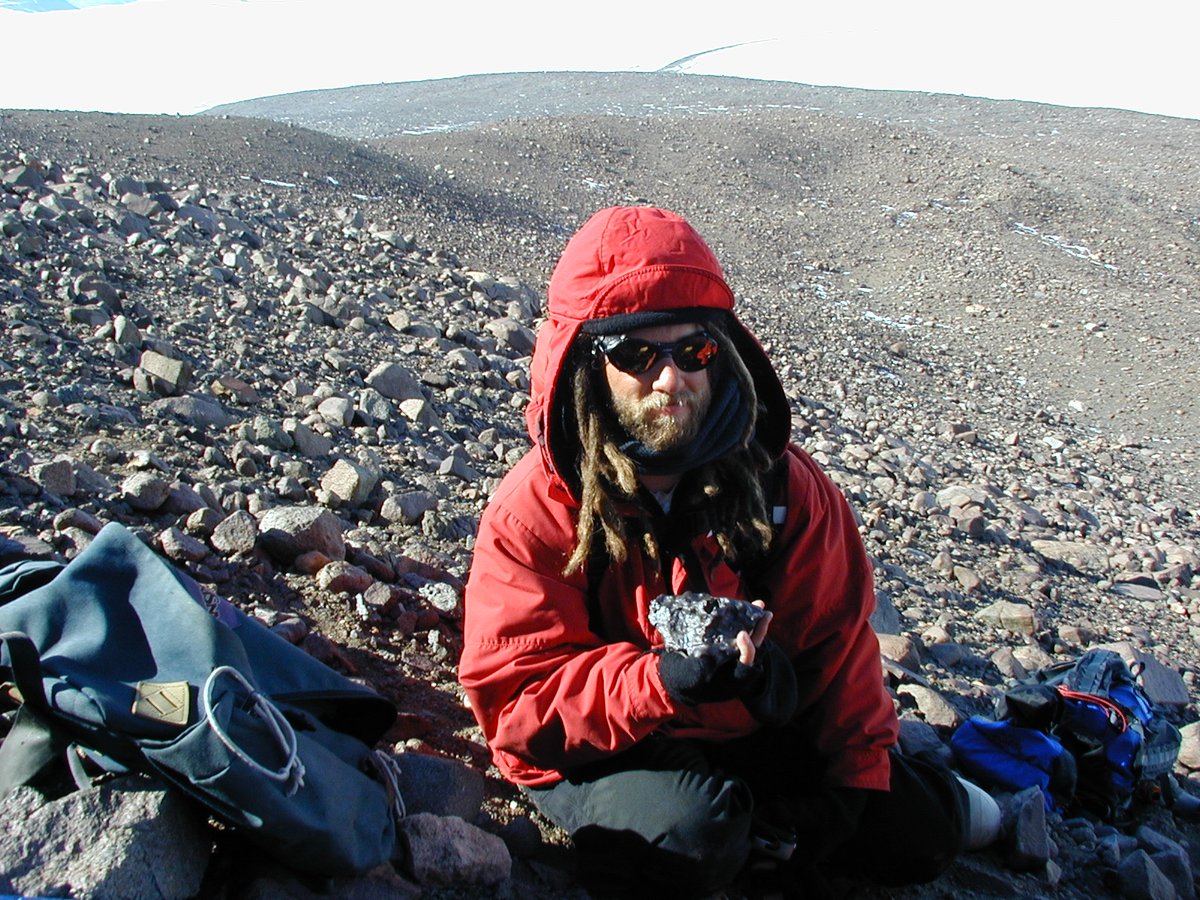 12-18-2000 We spent a few hours searching among the rocks of Derrick peak and  #ANSMET2000 Jeff Byrnes finally found a lovely large iron meteorite!