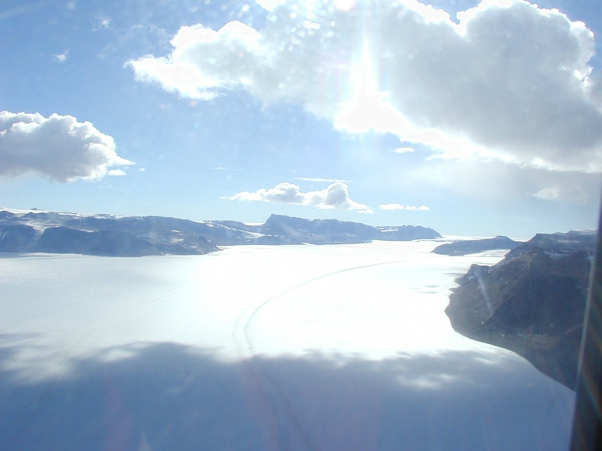 12-18-2000  #ANSMET2000 team had lovely views of the Hatherton glacier on our way to/from Derrick Peak