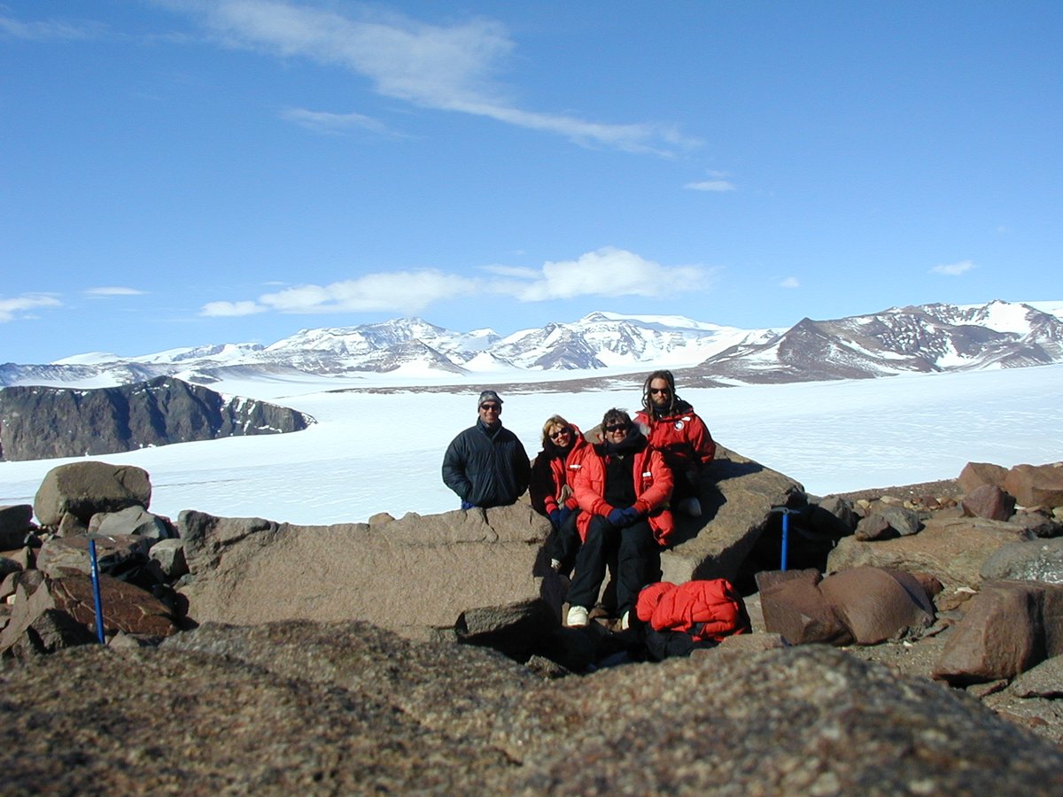 team (Bill Oefelein,  @sarameteorite, me, Jeff Byrnes) at the top of Derrick Peak 12-18-2000  #ANSMET2000