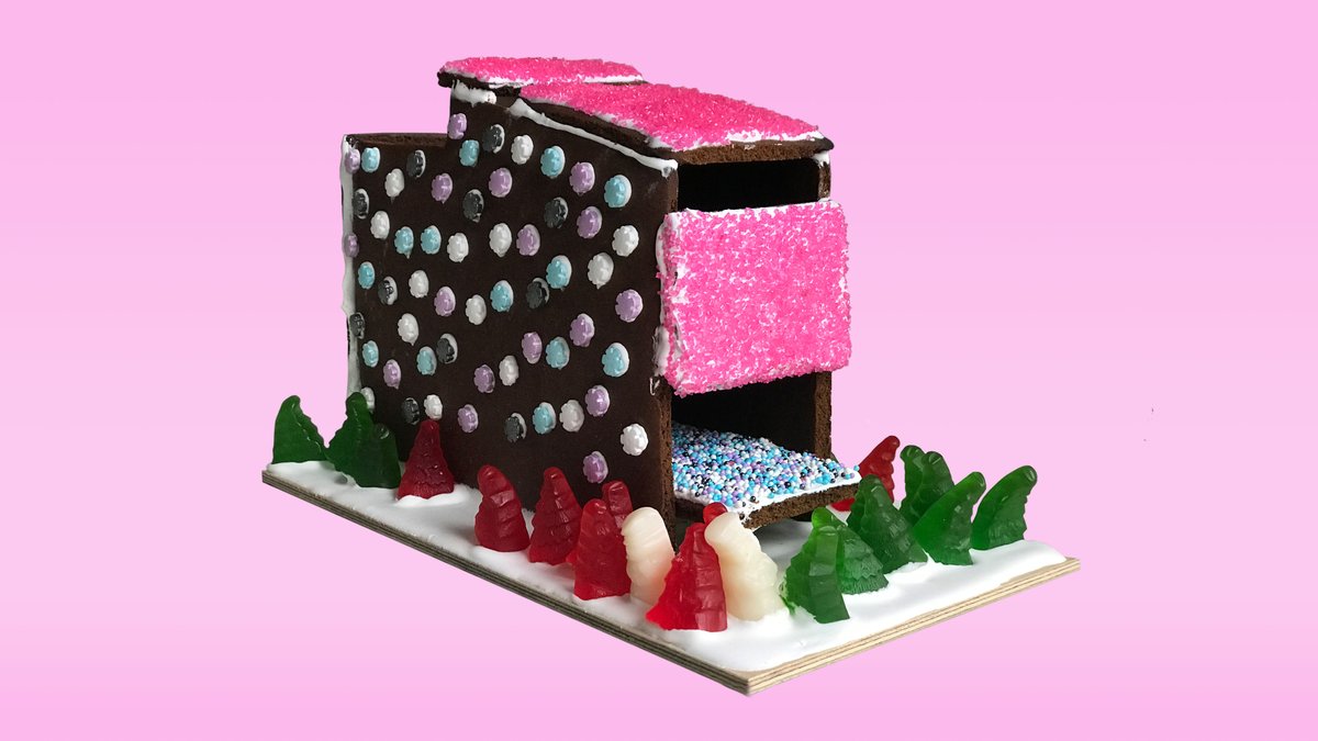 What can you expect when sightseeing in  #TSAGingerbreadCity? Well there are a lot of great housing options, including some Uno Prii inspired modernist towers and some edible Toronto bay-and gables, not to mention some midcentury modern gems and modern infills! (1/7)