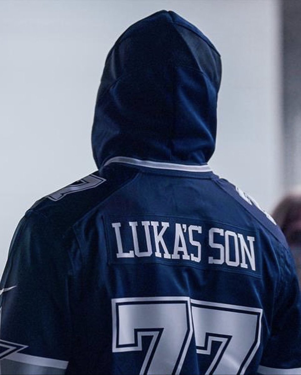 RTNBA's tweet photo. Luka’s the GOAT for this😂

📸 @dallasmavs https://t.co/M2l72kOEoQ