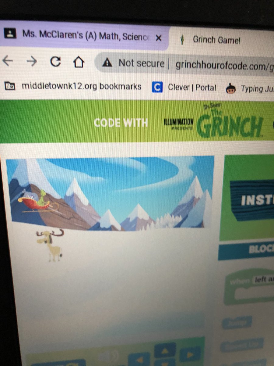 AMaresca5's tweet photo. Coding with the Grinch on this cold, snowy ❄️pajama day! #mtpspride #nmespride @NewMonmouthElem https://t.co/iqQFmcZnk6