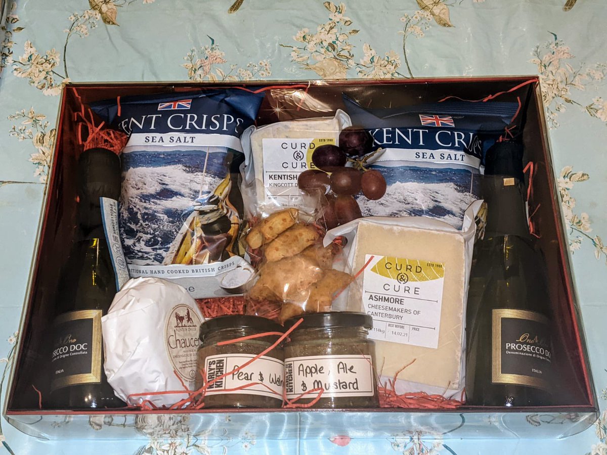 Prosecco and Kent cheese hamper for Two £34