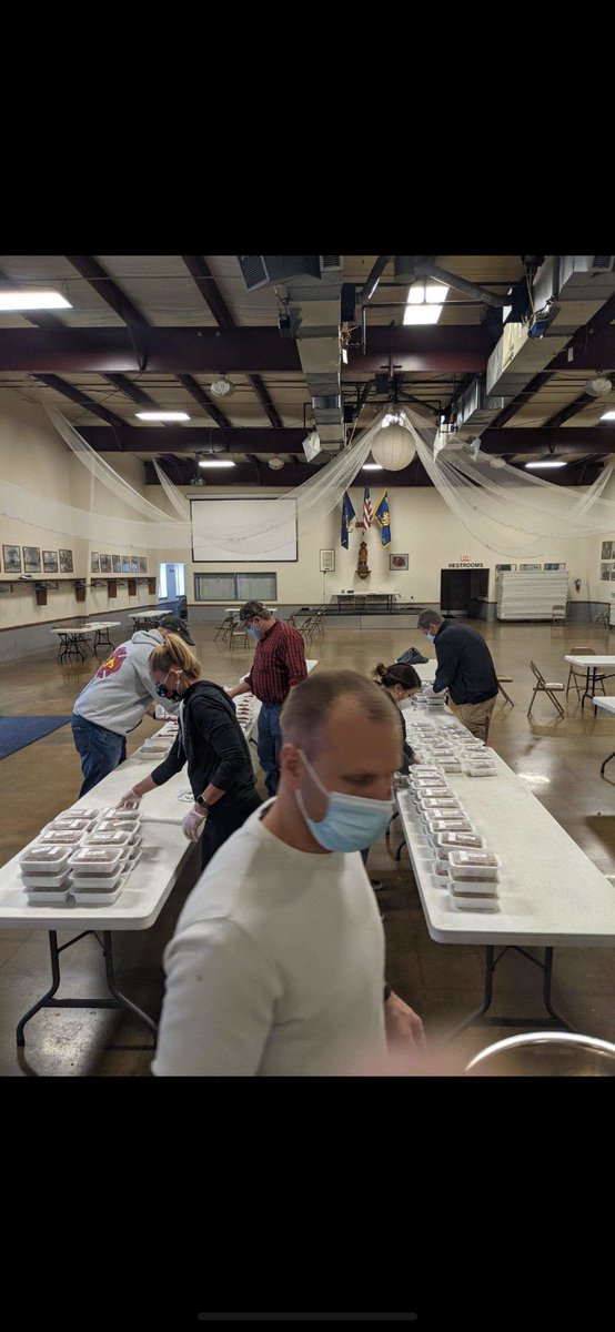 steveleclair385's tweet photo. 600 heat n eat meals prepared for IAFF Local 385 members with covid! Over 8000 to date!Thanks ⁦⁦⁦to these great folks! Covid is hitting our FFs, like our community, hard right now. Socially distance and masks!! ⁦@IAFFNewsDesk⁩ ⁦@tdtowey⁩ ⁦@jnewmyer⁩ https://t.co/yGdVWrXkLN